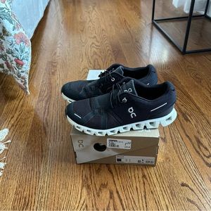 Women’s On Cloud 5 - Size 8